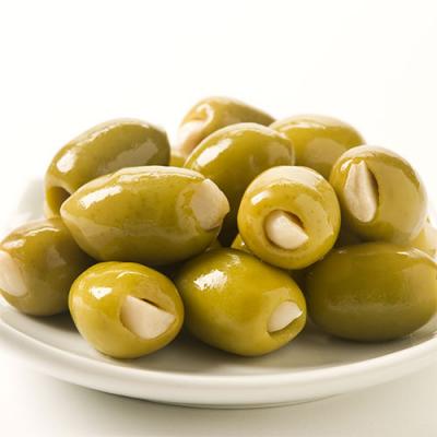 Garlic-Stuffed Green Olives, por libra